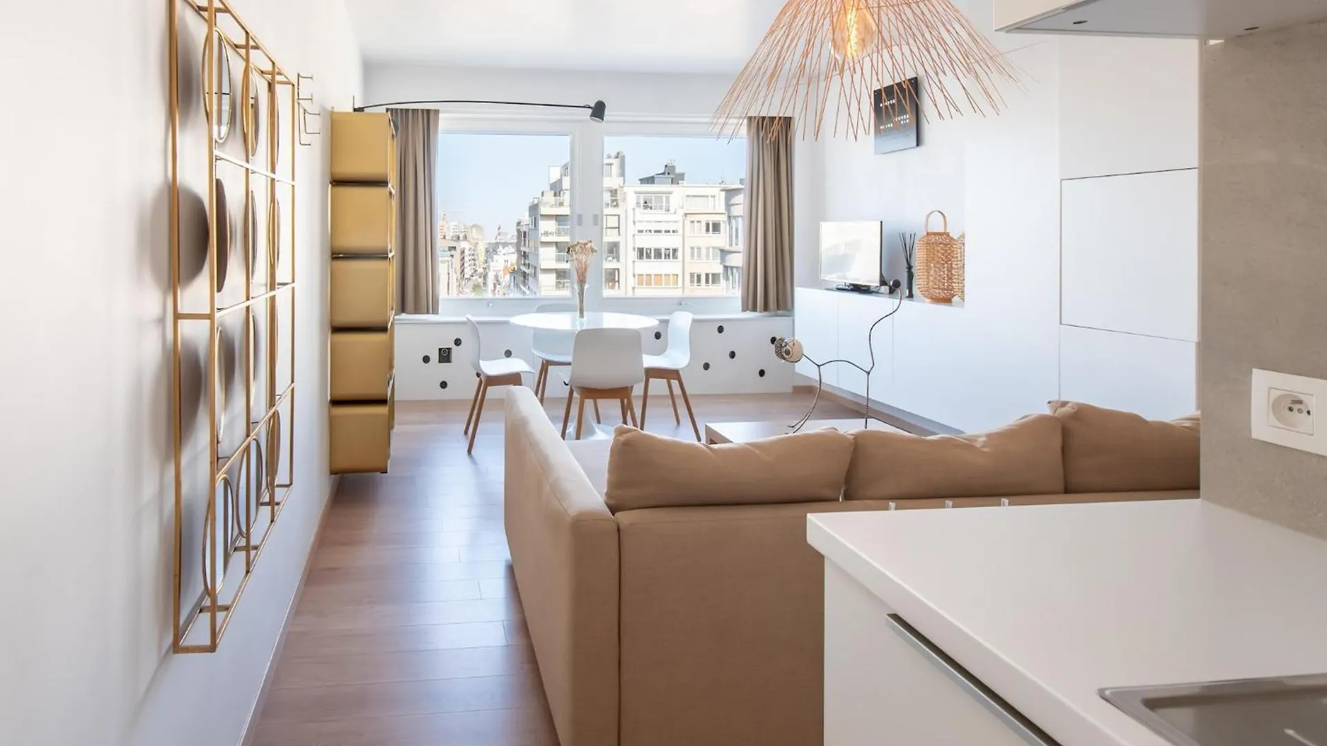 Beautiful Apartment In Prime Location Ostenda
